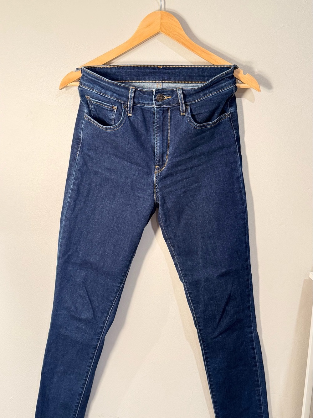 Levi’s Women’s Dark Wash Skinny Jeans – W27 L28